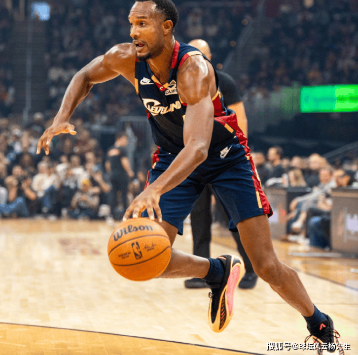 转折点！芝加哥公牛临场应变，CBA常规赛冲刺阶段攻防权衡，态度坚定，轮换策略成焦点的简单介绍