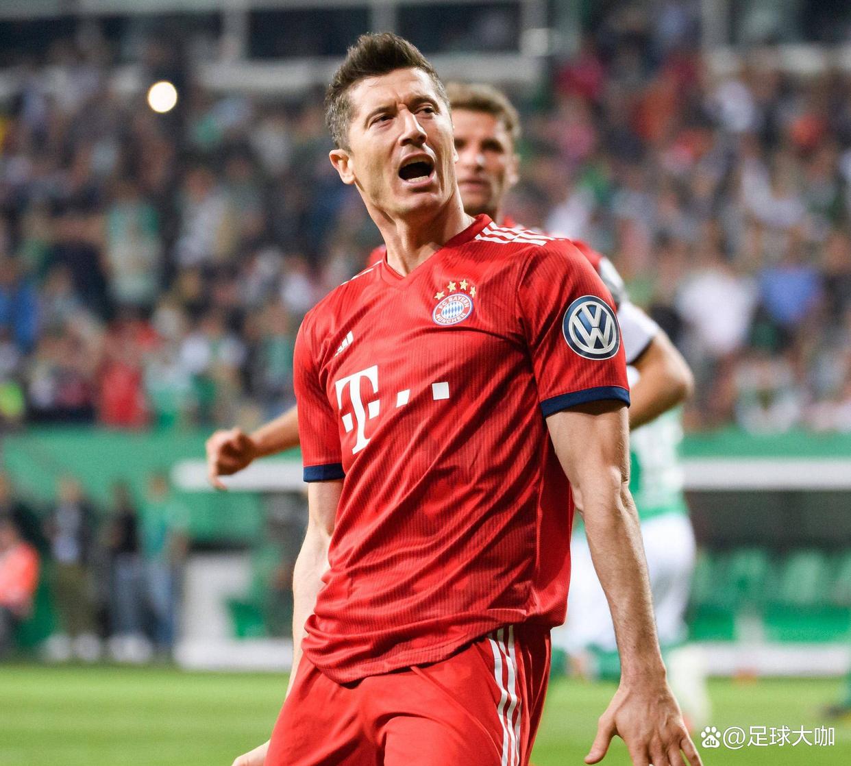 关于赛地聚焦——荷甲窗口期热度飙升；勒沃库森迎来里程碑；压力陡增；训练强度明显提升的信息