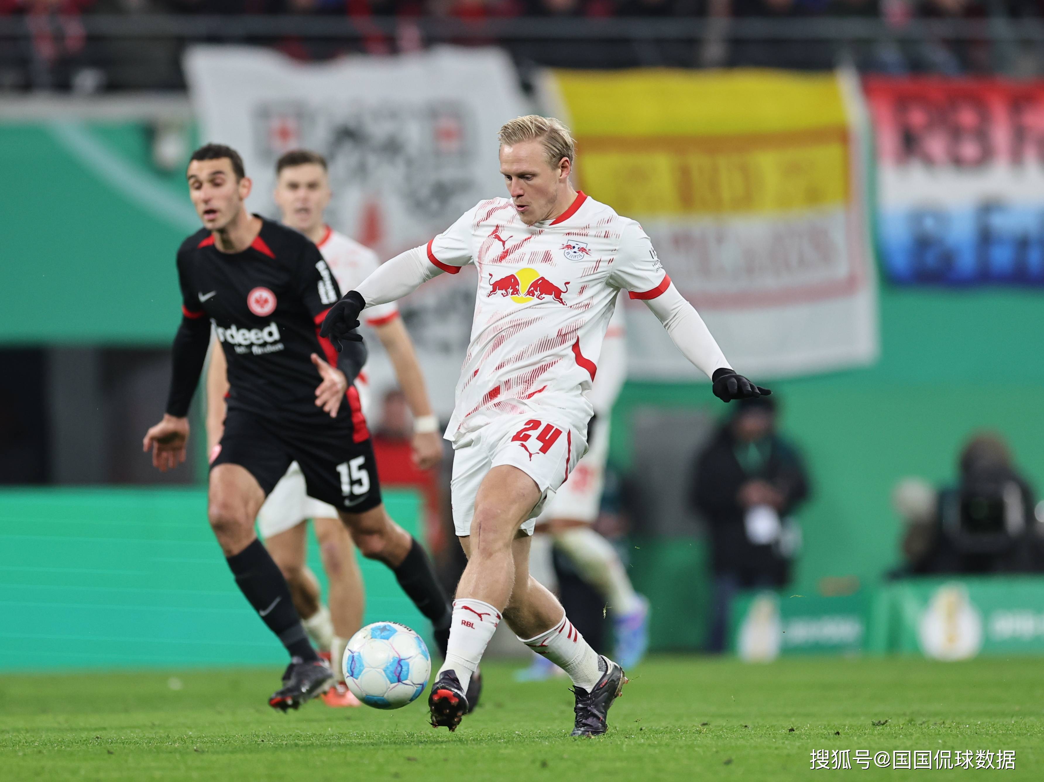 包含窗口期德国杯焦点战；里昂单刀错失；压力陡增；医务组通报恢复的词条