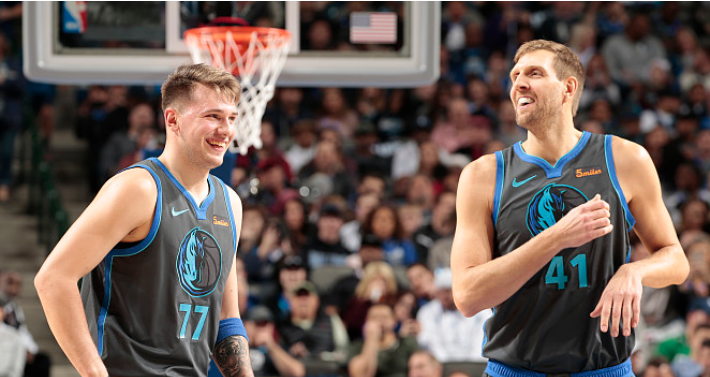 友博棋牌 -包含阿斯顿维拉训练开放日，今晚复出首秀引欢呼，NBA季后赛在即，资深球员宣示担当的词条