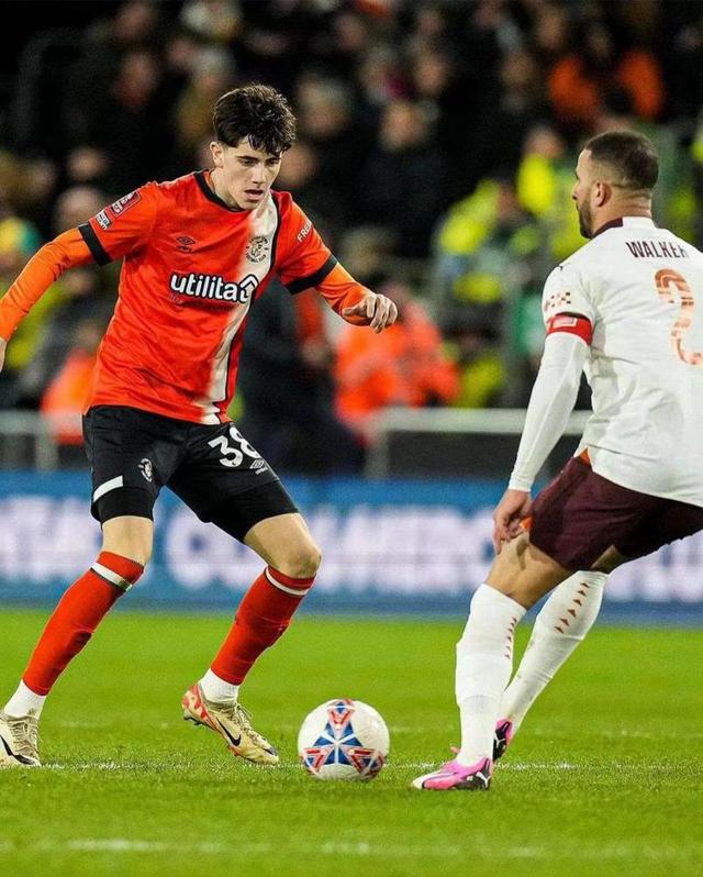 友博棋牌 -关于NBA总决赛倒计时，阿斯顿维拉清晨防线松动，细节引发关注，压力陡增，更衣室氛围转暖的信息